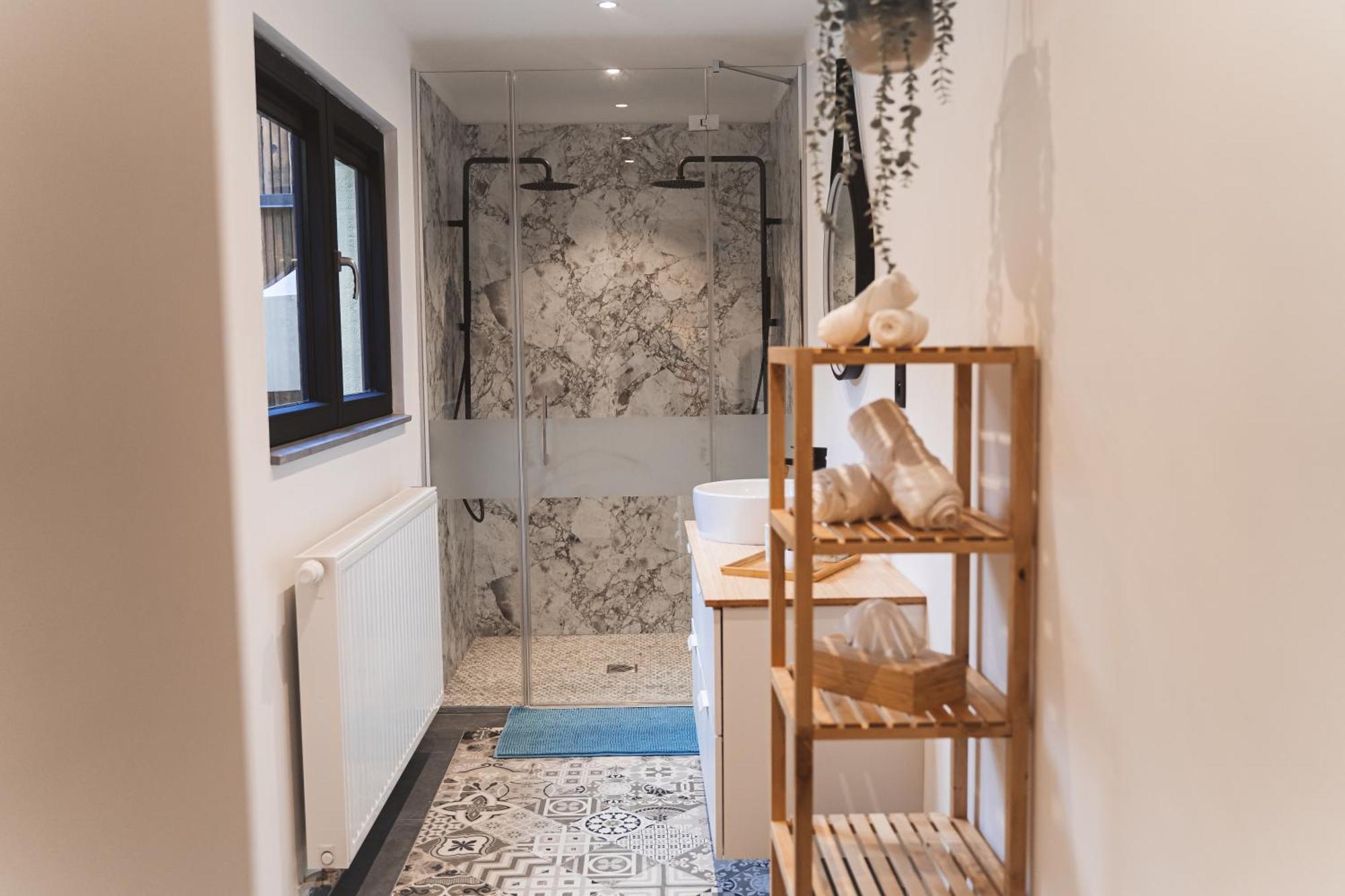 Apartment & *